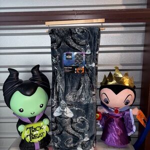 Disney Villains Dark Gray Plush Blanket W Evil Queen Light Lamp Plush Greeter